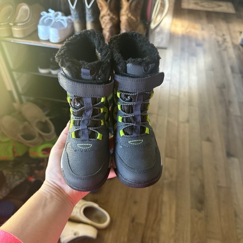 MERRELL kids snow boots 9c